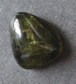 the color of peridot indicates its meaning